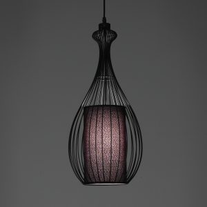 Lustre cathédrale en métal noir mat avec fil d'acier et abat-jour en tissu noir. diamètre 24 cm. hauteur 56 cm