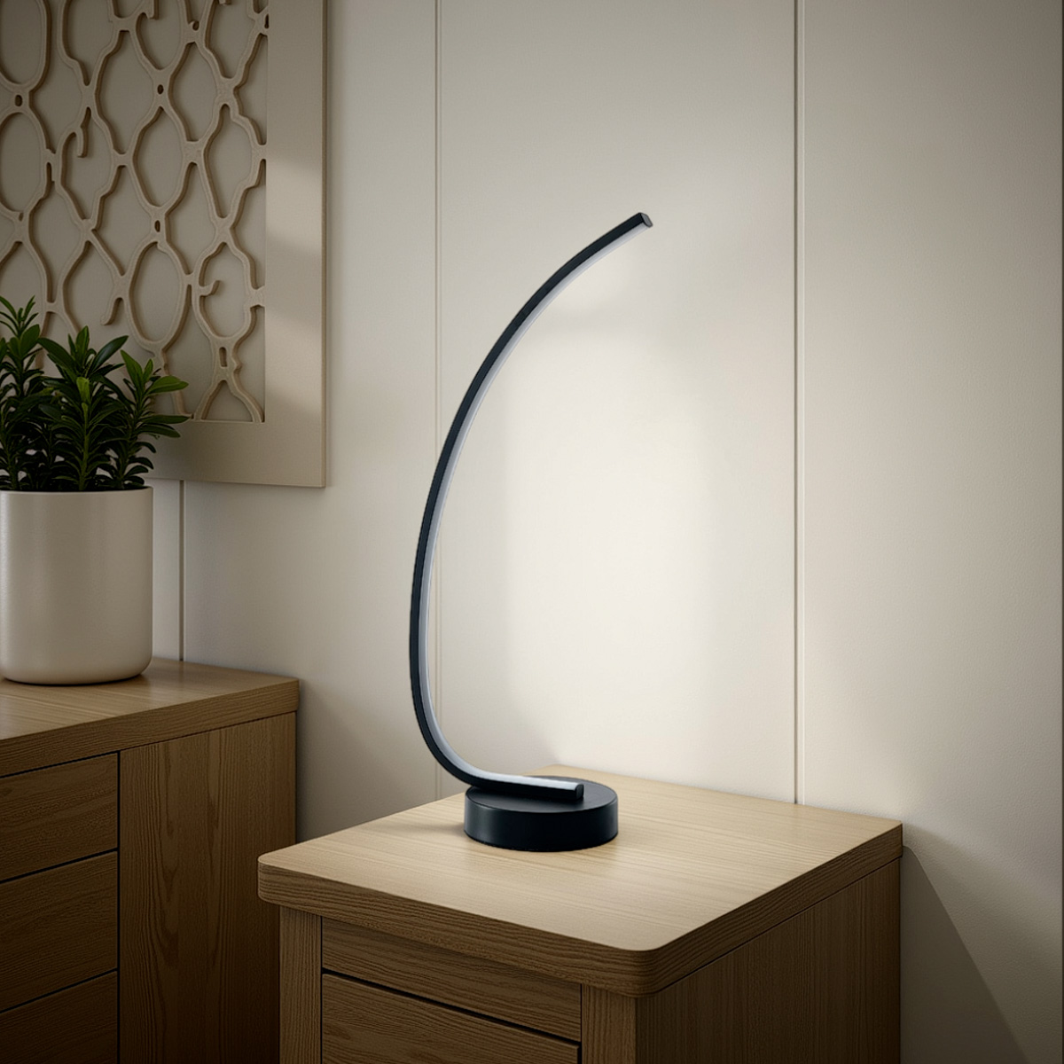 Pied de lampe de table en aluminium peint noir mat 15 x 28 cm. hauteur 58 cm