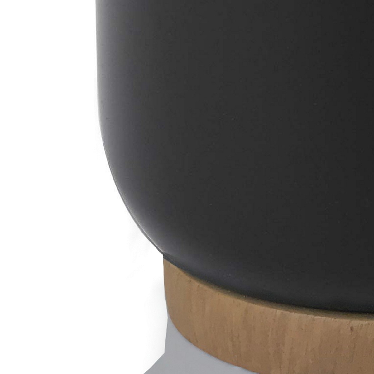 4991_8_Dispenser_portasapone_KENDAMA_poliresina_Nera_opaca_D67_H18_cm.jpg