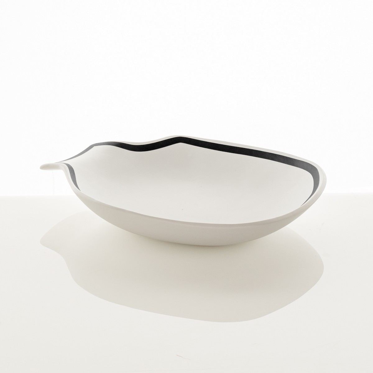 Centre de table / ligne de poches vides en céramique blanche mate 31x35x65 cm