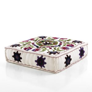 Pouf carré blanc Yara en coton blanc brodé et fait main 80x80x20 cm