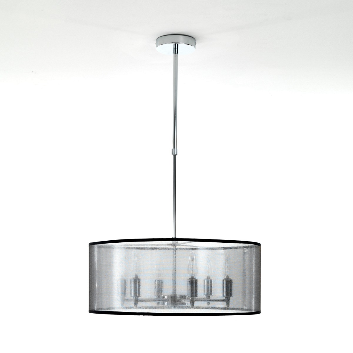 Lustre Elizabetha à 6 lumières en métal chromé avec abat-jour effet organza argenté et cordon réglable. diamètre 50 cm. hauteur 20 cm.