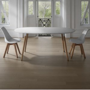 Table ovale extensible Ego en bois. plateau laqué blanc mat et pieds en bois massif finition chêne. 170-220-270 x 105 cm