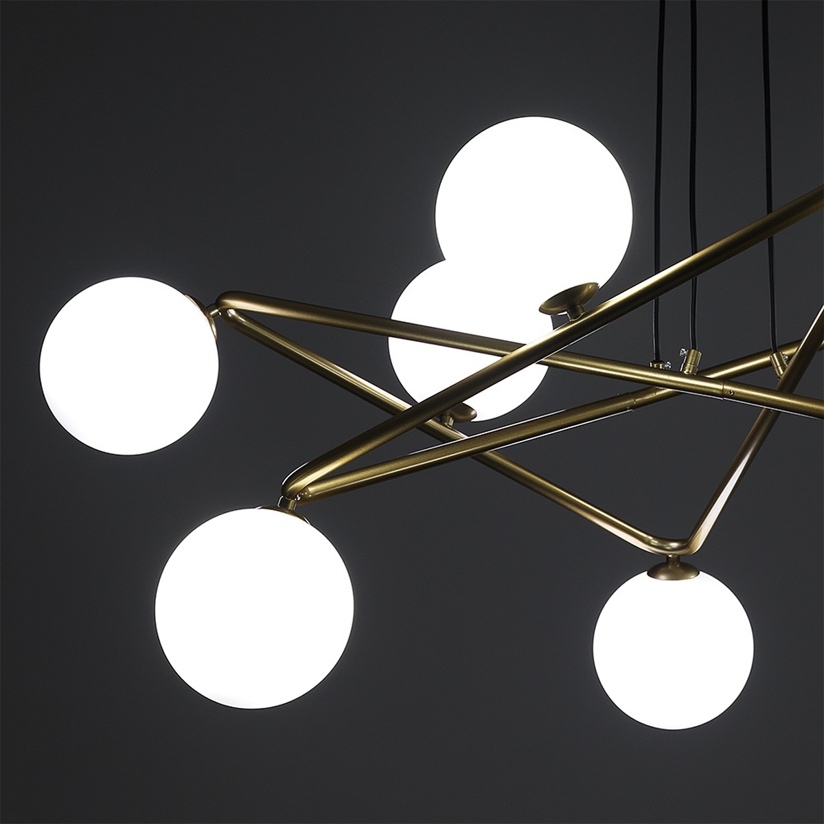 4631_7_Lampadario_STAR_in_Metallo_verniciato_Ottone_opaco_e_sfere_in_Vetro_Bianco_opaco_con_cavo_regolabile_110x110_h43_cm.jpg