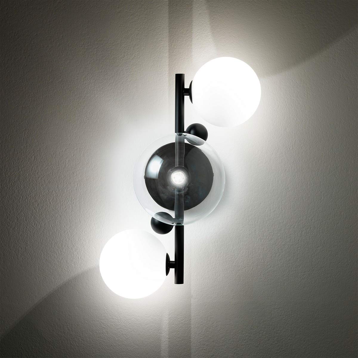 5112_7_Lampadario__Applique_ROY_Acciaio_Verniciato_Nero_Opaco_3_sfere_in_vetro_41x27xh27_cm.jpg