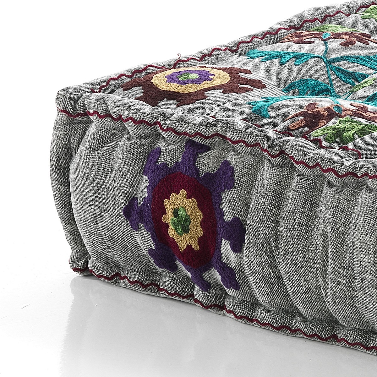 5453_2_Yara_light_grey_pouf_quadrato_in_cotone_light_grey_con_decorazioni_artigianali_80x80x20_cm.jpg