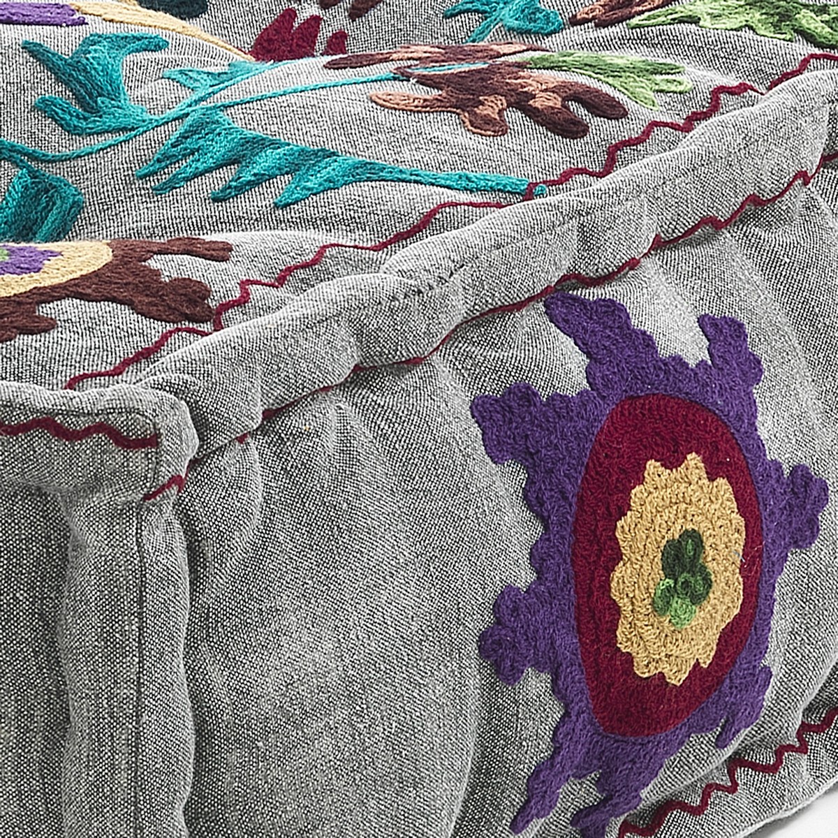5453_3_Yara_light_grey_pouf_quadrato_in_cotone_light_grey_con_decorazioni_artigianali_80x80x20_cm.jpg