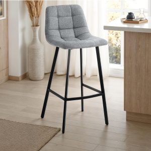 Tabouret rembourré New Tania en tissu gris. pieds en acier noir mat. hauteur 100 cm. hauteur d'assise 75 cm. largeur 43 cm. profondeur 48 cm